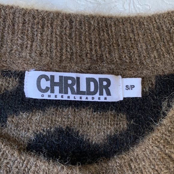 CHRLDR Dropped Shoulder Leopard Print Alpaca-Blend Sweater - Picture 3 of 5